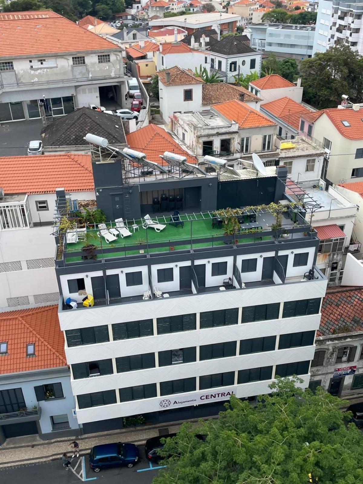 - Aparthotel